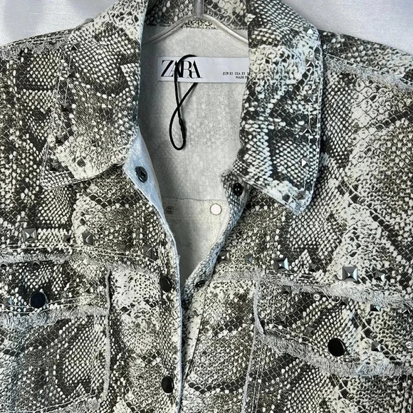 Animal print jacket,
Zara Jean jacket,snake print,raw hems, studded,rhin… - Picture 4 of 15